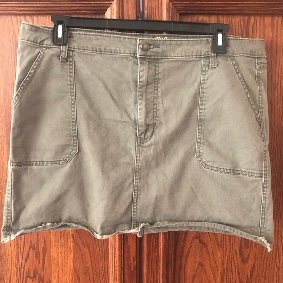 Universal Thread Dresses & Skirts - Universal Thread mini skirt, army green, Size 18, 15”